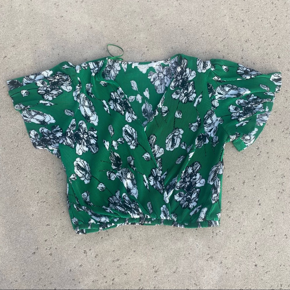 ASTR The Label Crinkle Wrap Top Floral Green Large